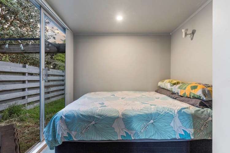 2/41 Challen Close Conifer Grove_19