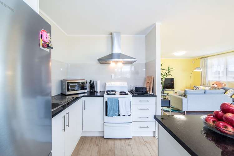 2/123 Bruce Mclaren Road Henderson_10