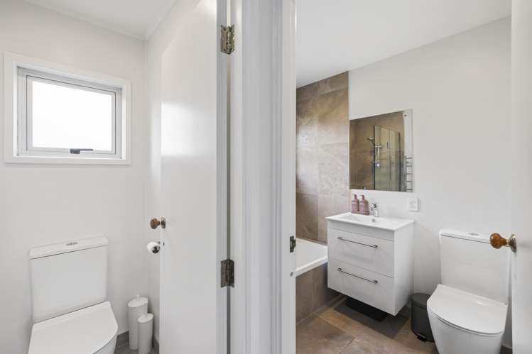 4 Binda Place Botany Downs_27