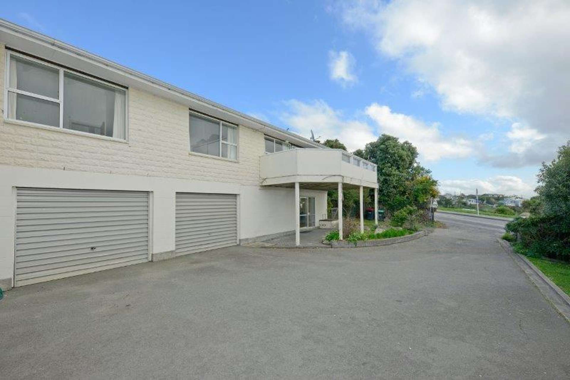 2/179 Soleares Avenue Mount Pleasant_0