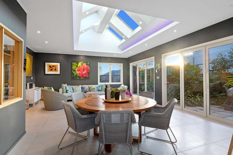 7 Douglas Street Lincoln_11