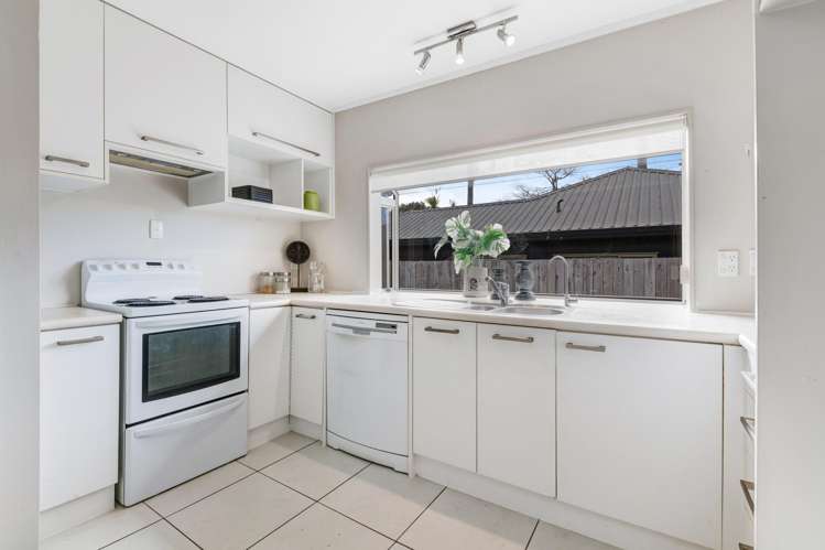 2/45 Unsworth Drive Unsworth Heights_2