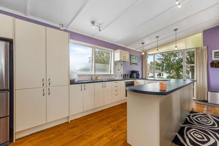 12 Finlow Drive Te Atatu South_9