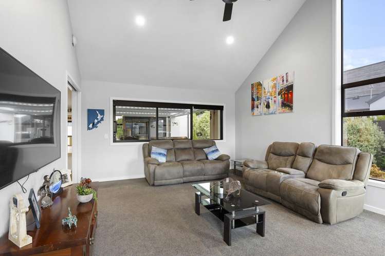 27 Carnaveron Drive Lincoln_14
