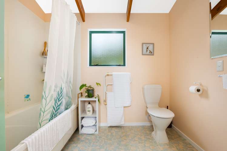 56 Elmslie Road Pinehaven_12