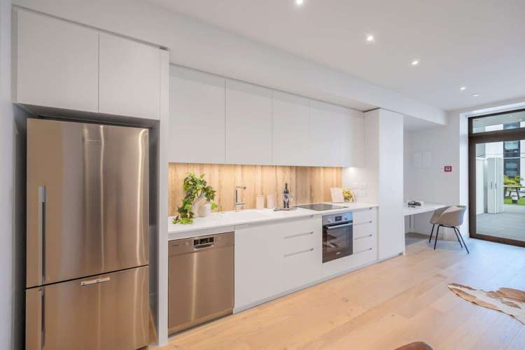 119/223A Greenlane West 1662_5