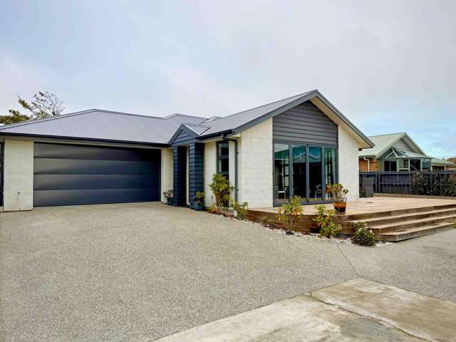 Modern, Easy-Care Living at its Best!