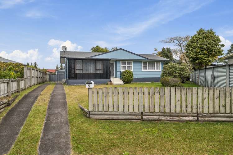 5 Adam Place Mangakakahi_13