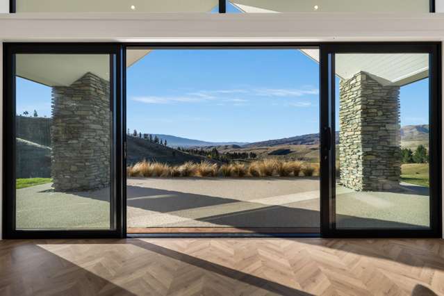 Elevated and Idyllic Lifestyle Living