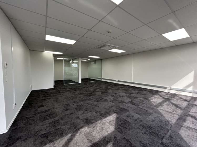 D24/930 Great South Road Penrose_2