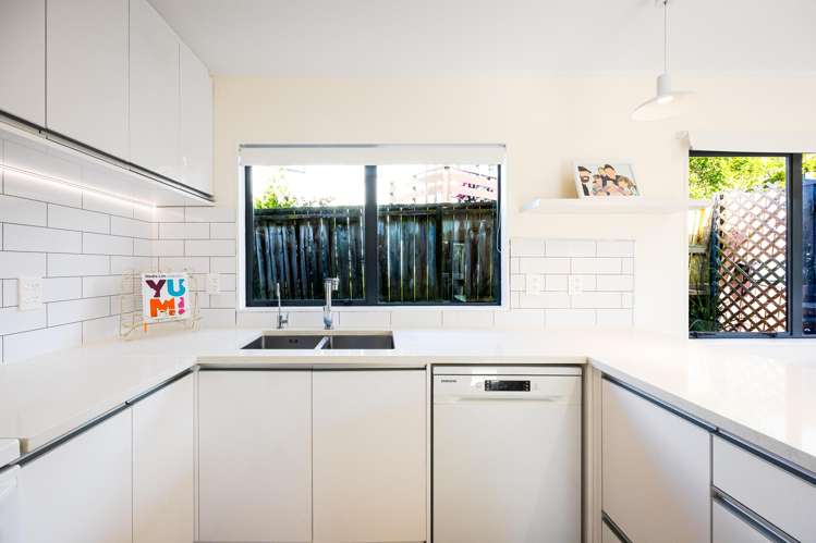 15B Greta Place Stanmore Bay_8