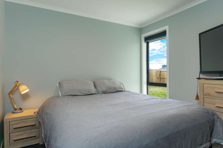 22 Spitfire Drive Burleigh_11