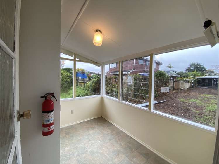 87 Royal View Road Te Atatu South_6