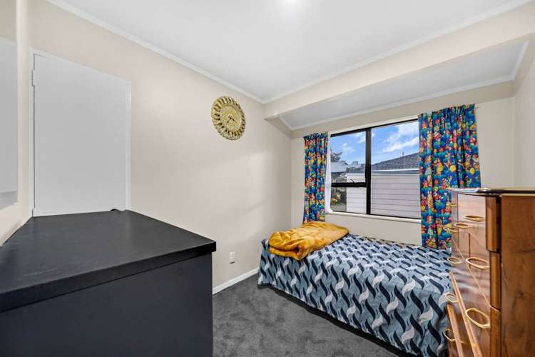 2/33 Seaward Place Wattle Downs_14