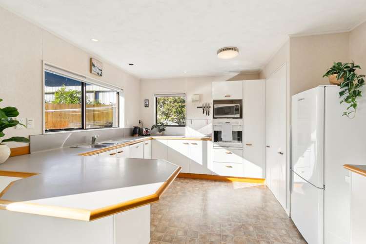 11a Roy Street Tawa_9