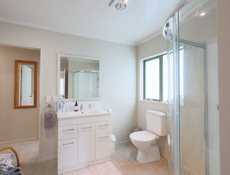 8 Woodland Grove Wainuiomata_15