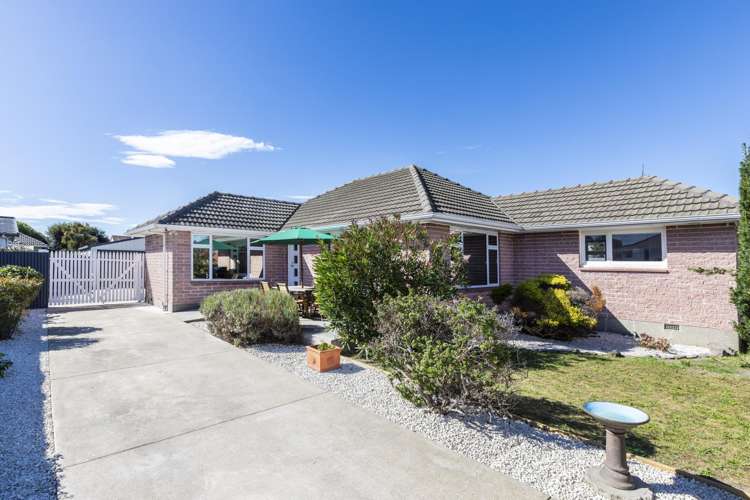 347 Breezes Road Aranui_1
