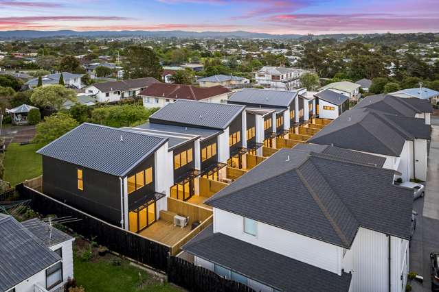 ARCHITECTURALLY DESIGNED EXECUTIVE TOWNHOUSE