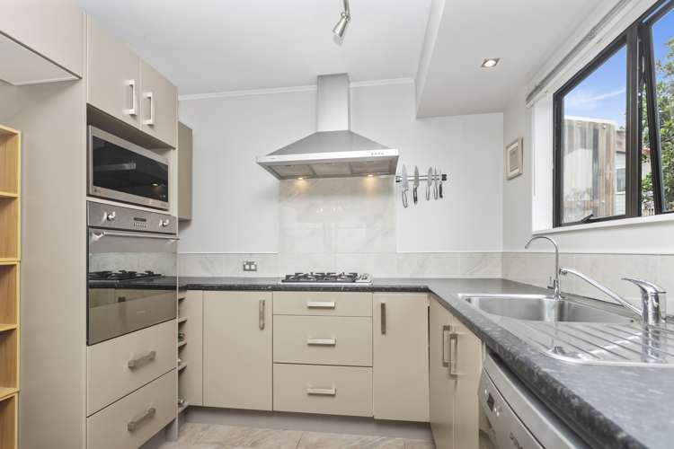 1/108 Bradbury Road Botany Downs_5