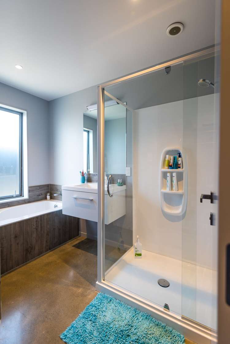 77 Intrepid Crescent Beachlands_18