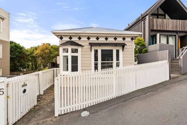 PURE POTENTIAL IN EXCELLENT CITY-FRINGE LOCATION