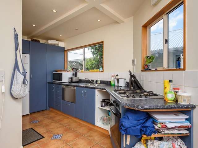 2/13 Henderson Street Karori_2