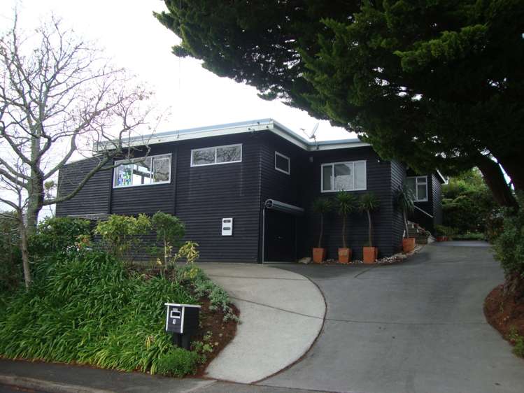 1 Joydon Place Stanmore Bay_0