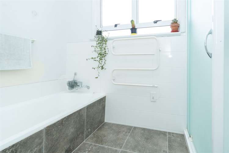 11 Scott Avenue Hamilton East_11