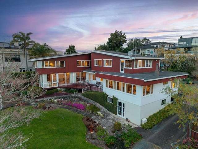 ‘This would never, ever happen again’ - neighbours list their homes at the same time