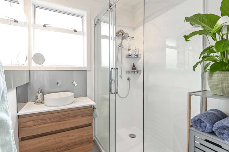 909 Harding Road Camberley_17