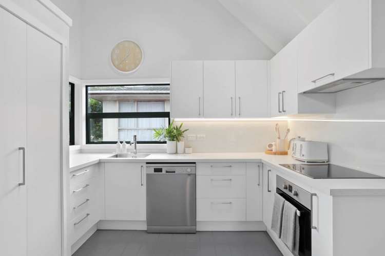 47 Nui Mana Place Te Atatu South_8