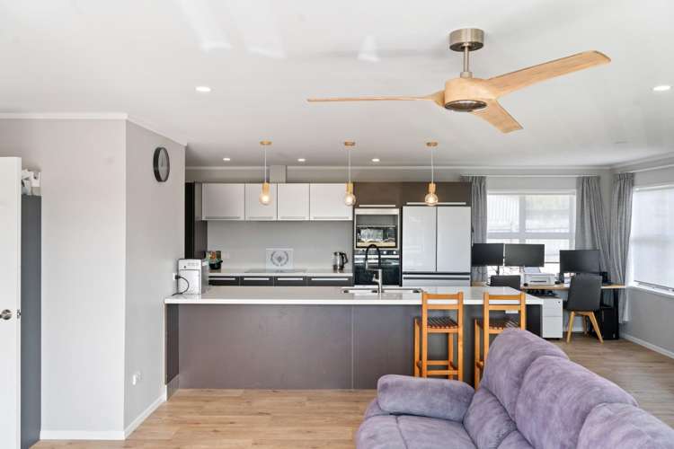 8 Lorna Place Brookfield_12