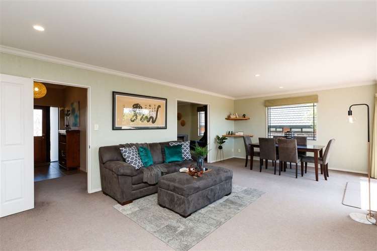 127 Pacific Drive Fitzherbert_5