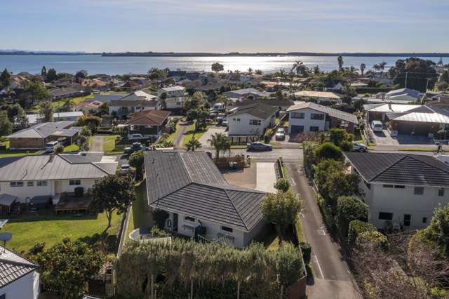 40 Eaton Crescent Matua_1