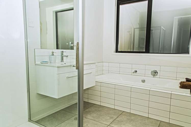 2A Alpha Street 10126_12