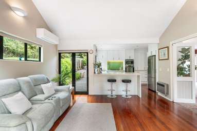 18 Daldys Bush Lane_4