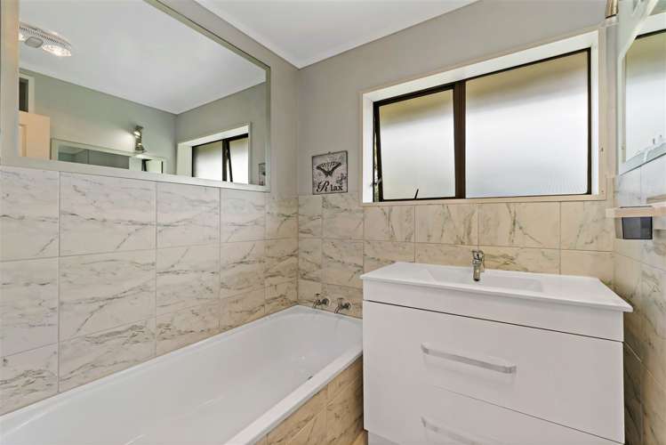 2/160 Stapleford Crescent Browns Bay_17