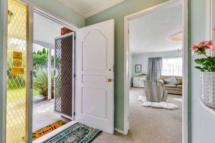 11 Sandalwood Drive Dinsdale_3