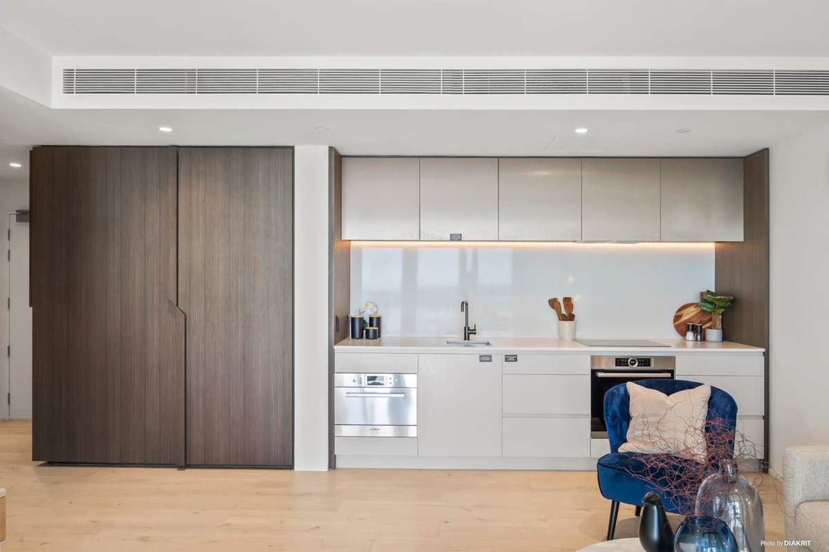 2202/10 Commerce Street_1