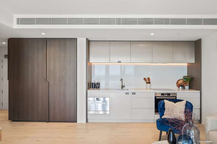 2202/10 Commerce Street City Centre_5