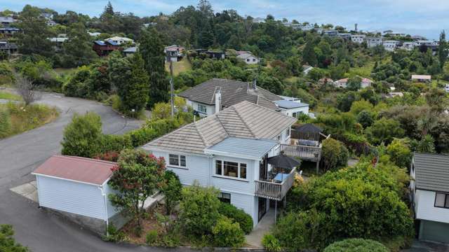 Treetop Sanctuary with Seaviews