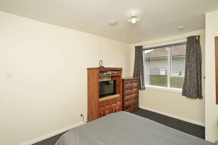 3 Avro Crescent Hornby_11