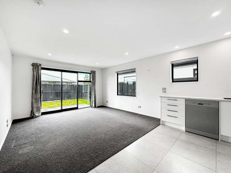 97 Faringdon Boulevard Rolleston_5