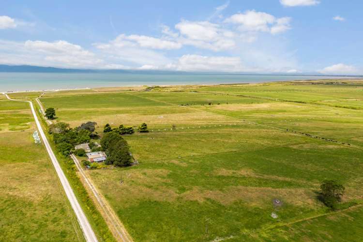 453 East Coast Road Kaiaua_10