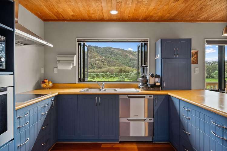 1276 Coast Road Wainuiomata_12
