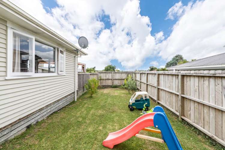 5b Sheehan Road Te Atatu South_3