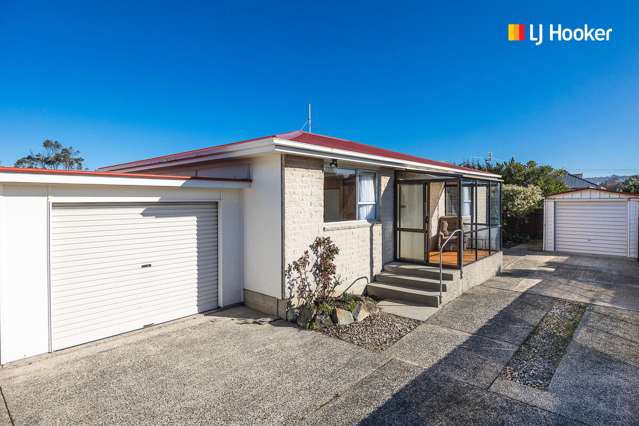 Sunny Townhouse with TWO Garages