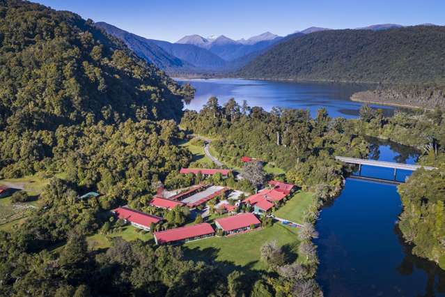 Wilderness Lodge Lake Moeraki