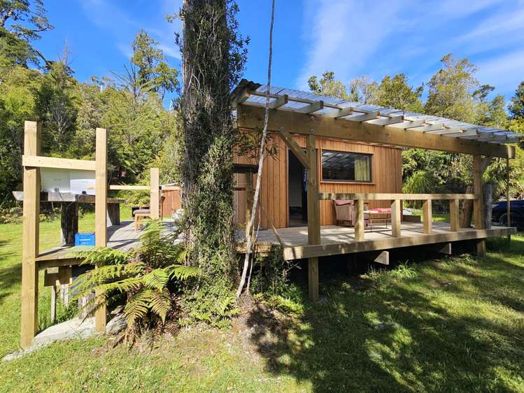 215 Clifton Road Kaiata_8