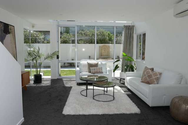 2/116 Hackthorne Road Cashmere_3